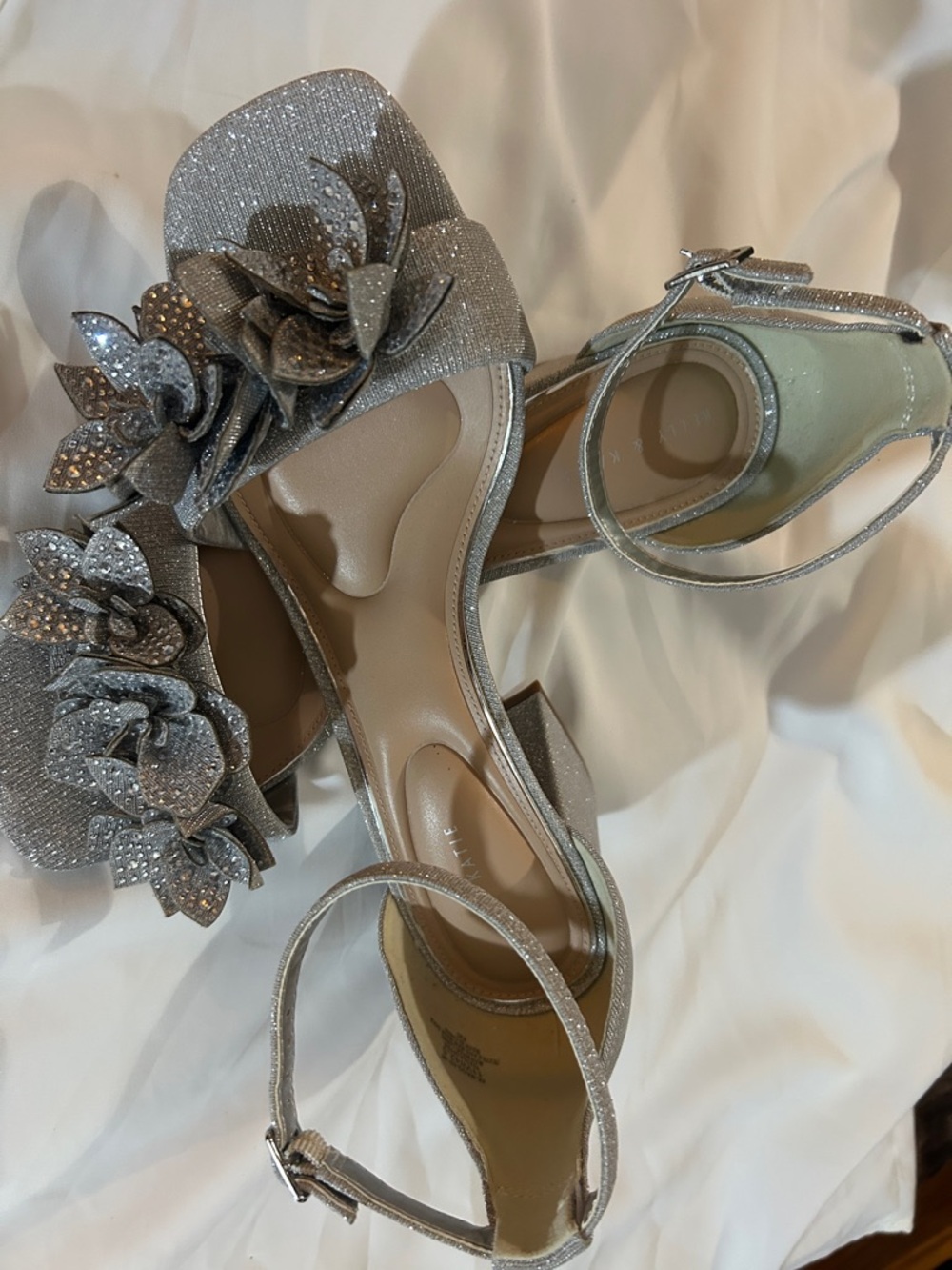 Kelly & Katie Magg Sandal – Silver Glitter – Size 11W – Wedding / Formal Heel